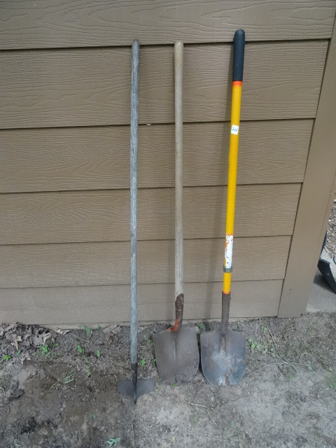 lot 260 image: 2 Round Shovels and a Hoe