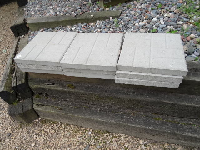 lot 279 image: 16 X 16 Concrete Stepping Block Qty 9