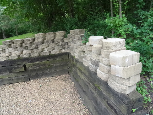 lot 280 image: 12 X 9 X 4 Concrete Retaining Wall