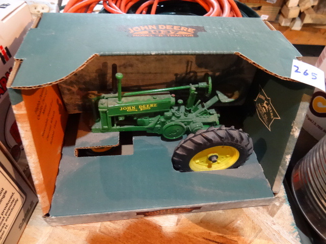 lot 265 image: John Deere Model B Ertl 116