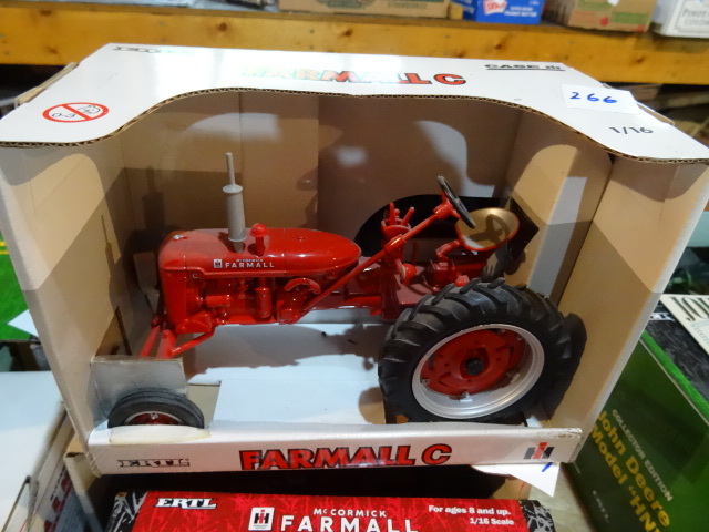 lot 266 image: Farmall C Tractor Ertl 116