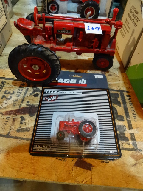 lot 269 image: Farmall F20 Tractor Ertl 116.