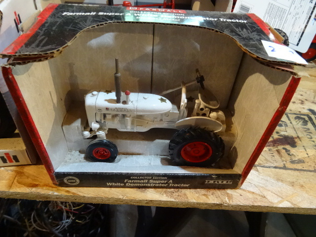 lot 270 image: Farmall Super A Collector Edition.