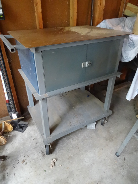 lot 35 image: All Metal Mobil Work Station