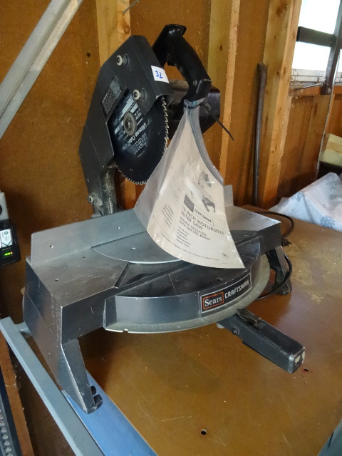 lot 32 image: Craftsman 10 Motorized Miter Saw,