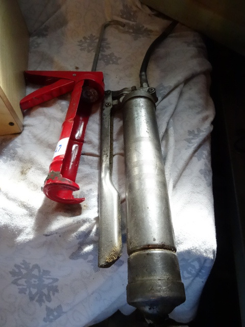 lot 47 image: Caulking Gun and Grease Gun