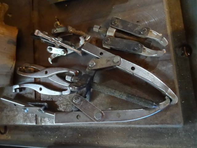 lot 48 image: Misc 3 Arm and 2 Arm Pullers