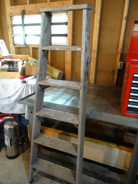 lot 52 image: 6 Wood Step Ladder