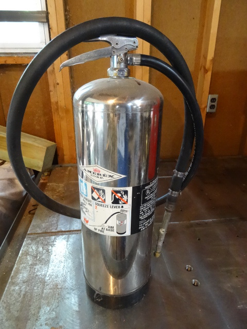 lot 53 image: Self Recharge Water Pressure Extinguisher