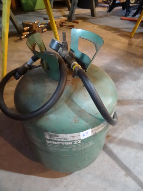 lot 67 image: Portable Air Tank