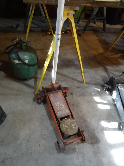 lot 70 image: 2 12 Ton Rolling Floor Jack