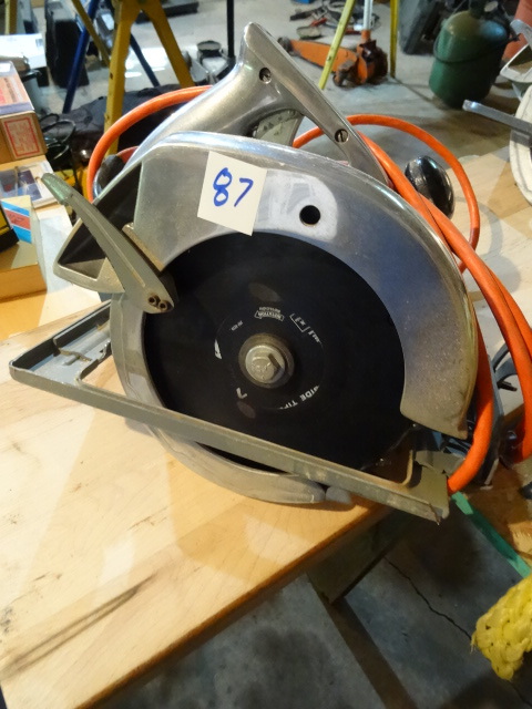lot 87 image: Craftsman 7 12 Circular Saw.