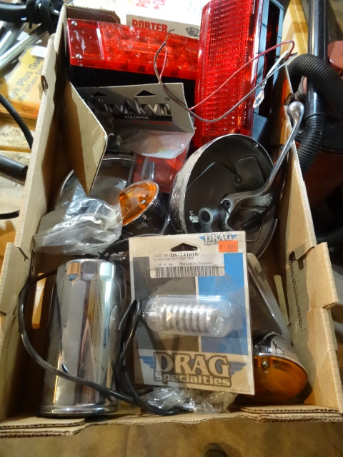 lot 113 image: Misc Motorcycle arts. 2 Trailer Lights