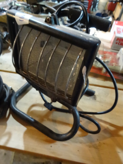 lot 114 image: Halogen Shop Light
