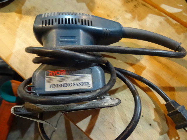 lot 123 image: Ryobi Palm Finish Sander  S-550