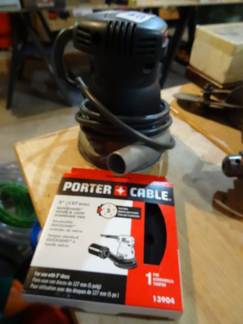 lot 125 image: Porter Cable Quick Sand Palm Sander.
