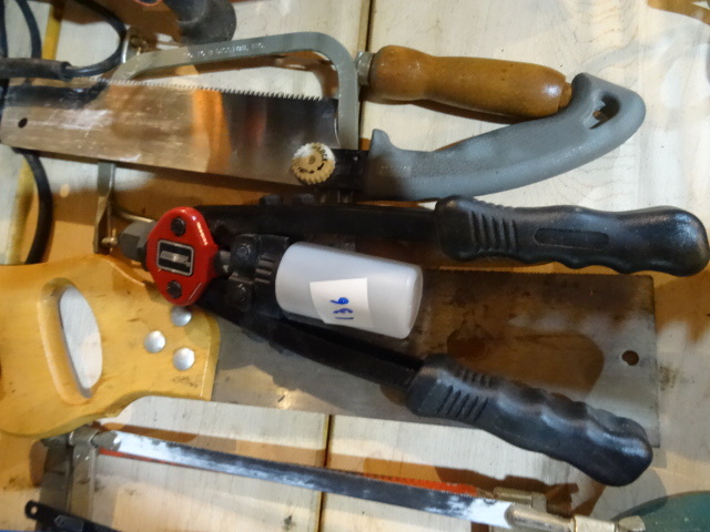 lot 136 image: Tool Shop Rivet Gun, Coping Saws,
