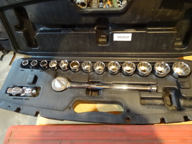 lot 159 image: Husky 12 Drive Socket Set.