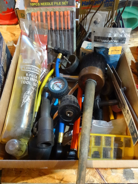 lot 165 image: Box of Misc Tools and Odds and Ends