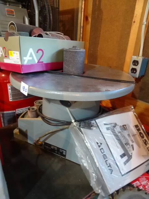 lot 180 image: Delta Bench Oscilating Spindle Sander