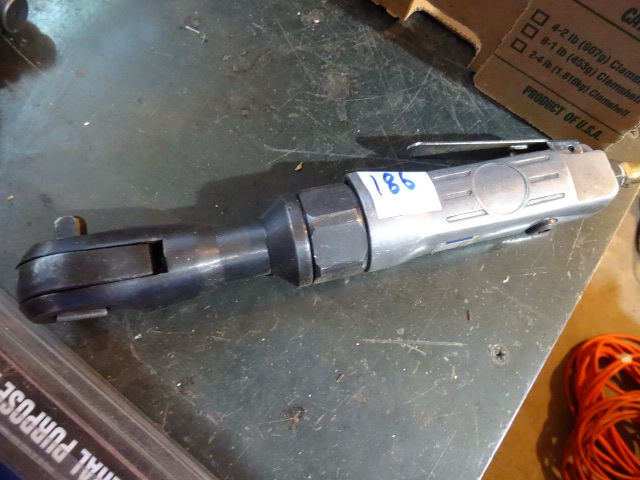 lot 186 image: Continental Industries 38 Air Ratchet
