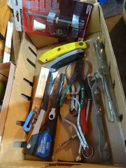 lot 188 image: Box of Misc Measuring Tools