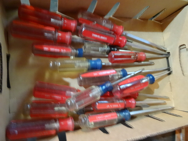 lot 194 image: Misc Craftsman Screw Drivers