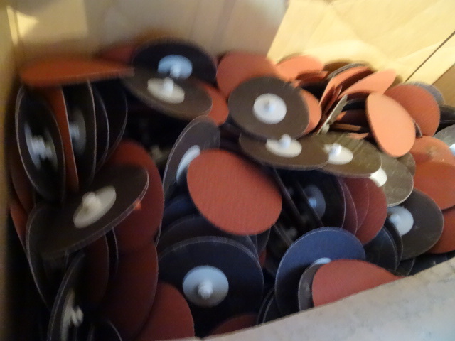 lot 204 image: Box Full Of Abrasive Discs Roloc