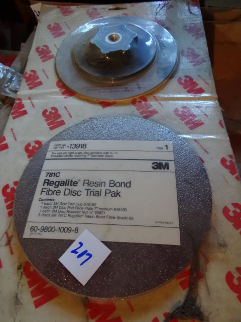 lot 207 image: 3M Regalite Resin Bond Fibre Disc