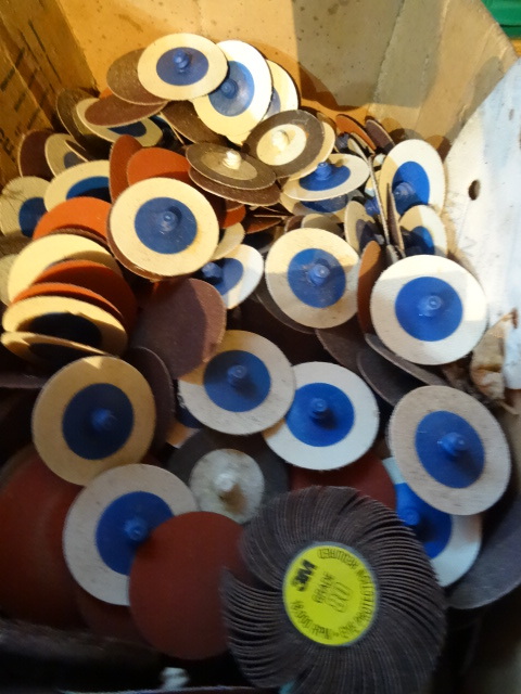 lot 208 image: Box of Roloc Abrasive Discs