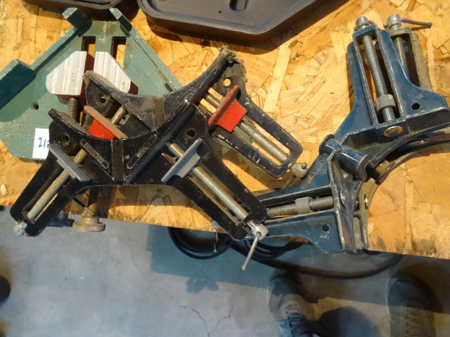 lot 217 image: 5 Corner Clamps