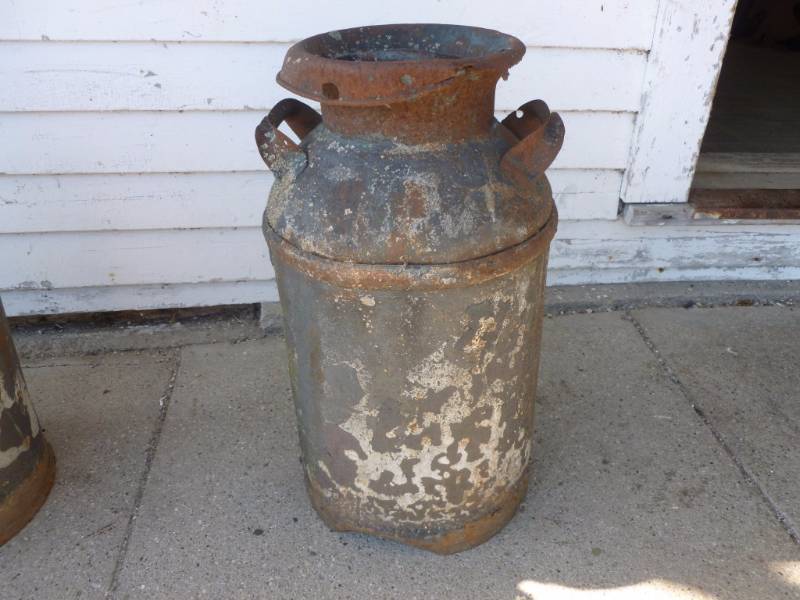 lot 6 image: Vintage Milk Can