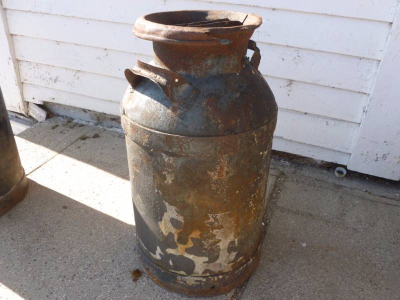 lot 8 image: Vintage Milk Can