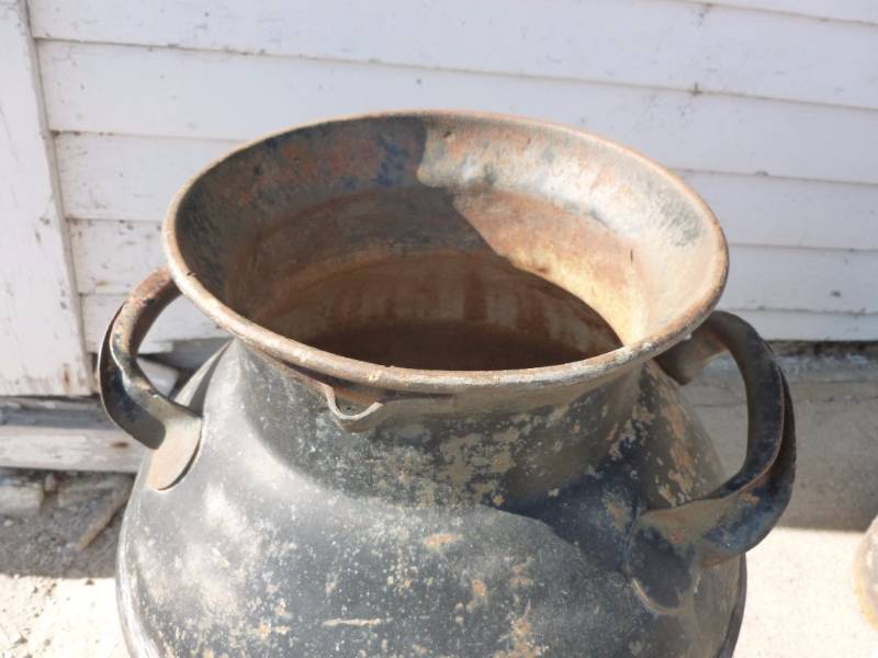 lot 9 image: Vintage Milk Can