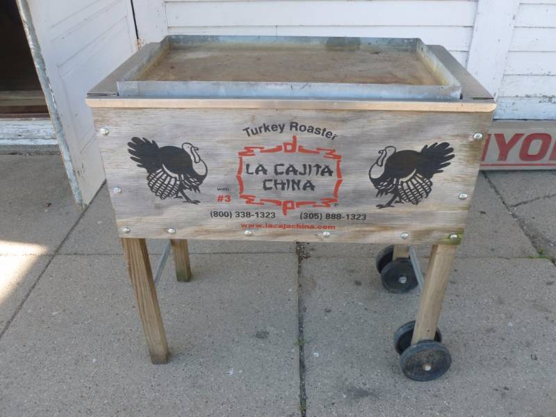 lot 10 image: Turkey Roaster