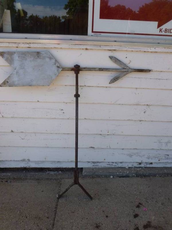 lot 14 image: Vintage Wind Directional