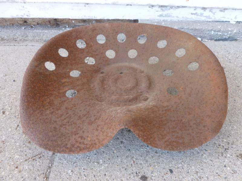 lot 15 image: Vintage Tractor Seat