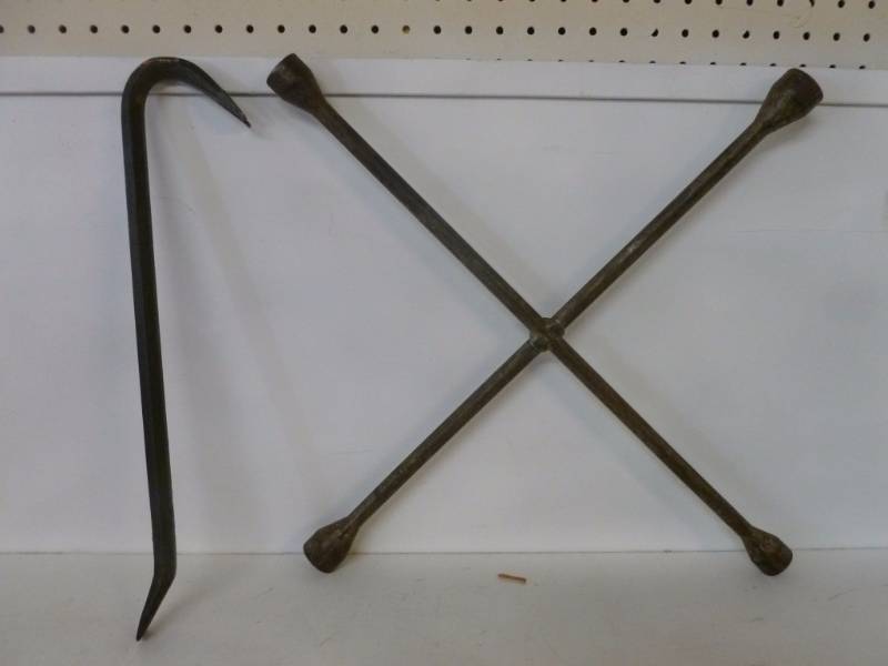 lot 35 image: Vintage Tools