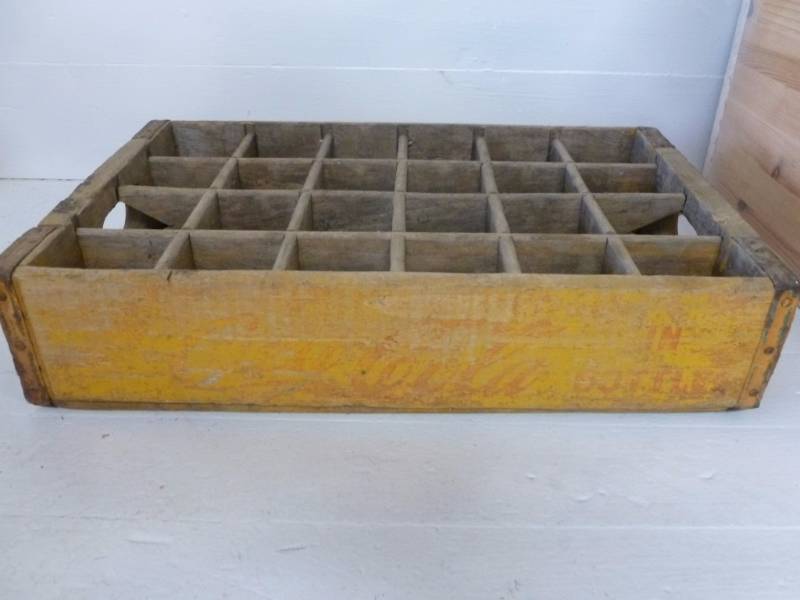 lot 40 image: Vintage Coca-Cola