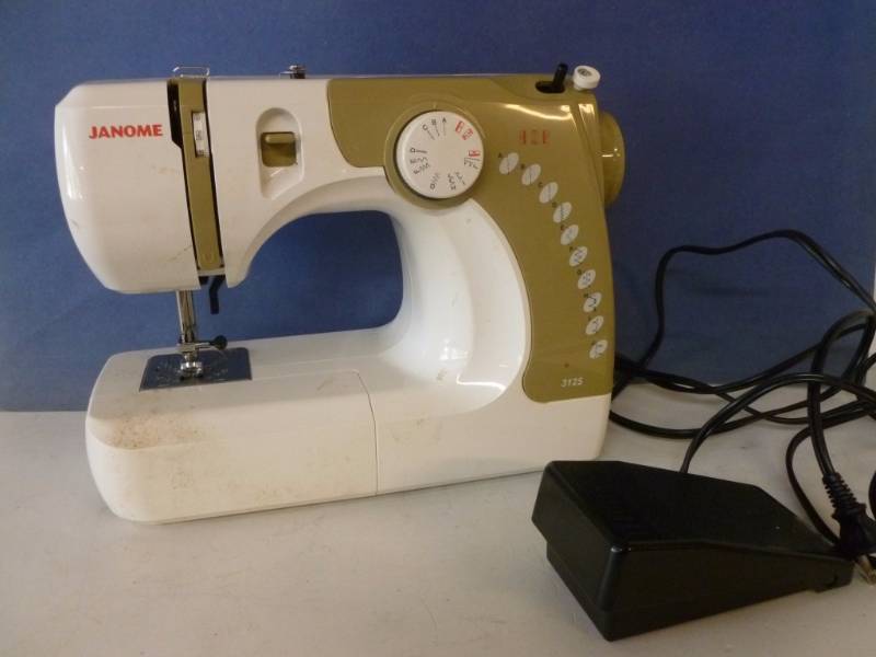 lot 46 image: Janome Sewing Machine