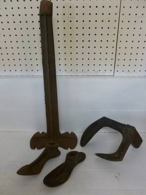 lot 53 image: Antique Shoe Last
