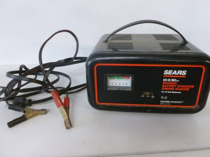 lot 68 image: Battery Charger