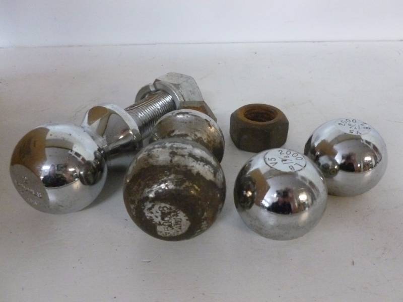 lot 73 image: Receiver Balls
