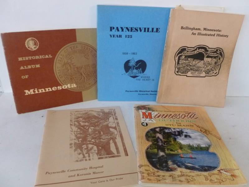 lot 76 image: Vintage Booklets