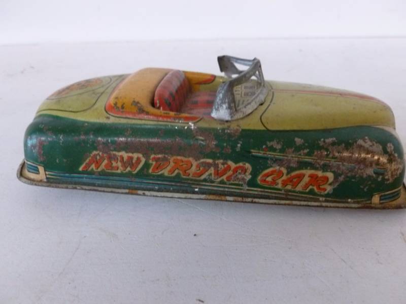 lot 85 image: Vintage Tin Car