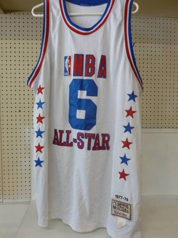 lot 88 image: Sports Jersey
