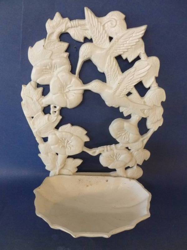 lot 100 image: Cast Iron Bird Feeder
