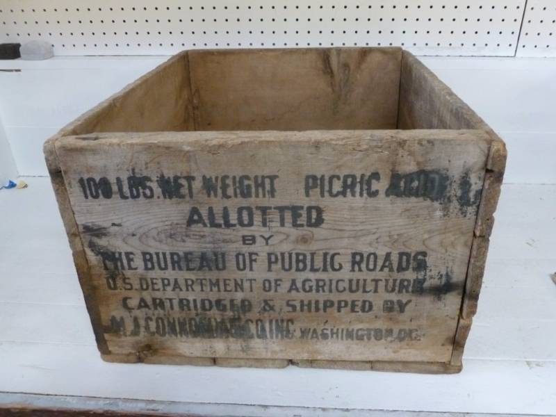 lot 109 image: Vintage Explosives Box