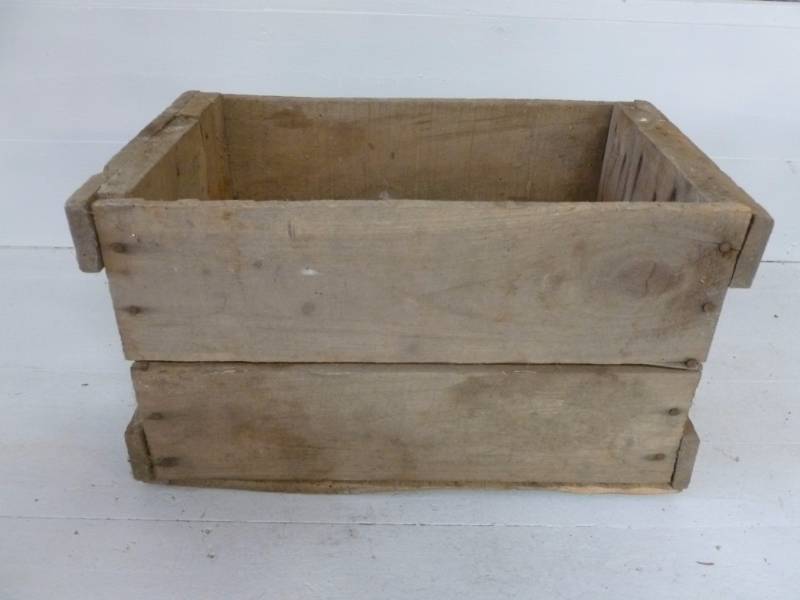 lot 110 image: Vintage Wooden Box