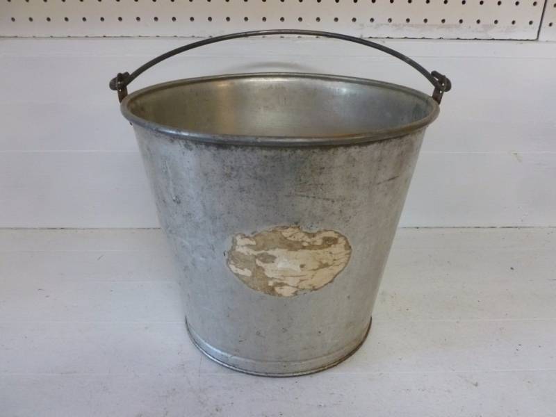 lot 112 image: Vintage Galvanized Steel Pail